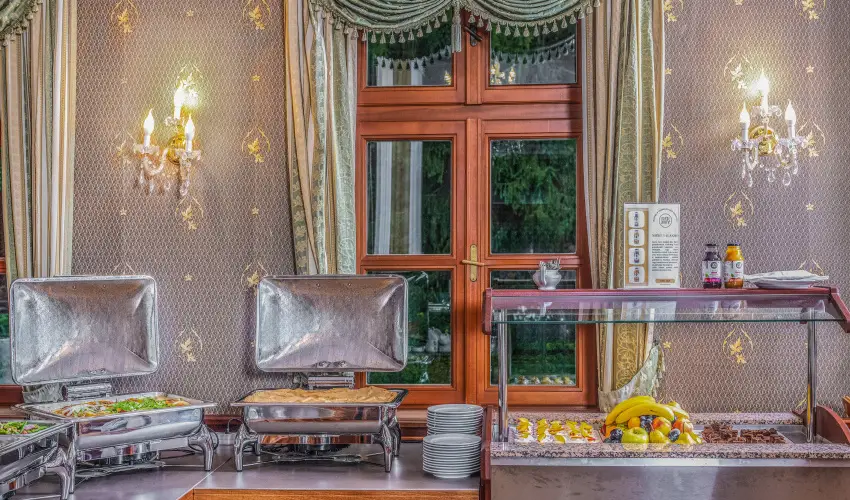 Kast�lyhotel Sasv�r Par�dsasv�r - M�rcius 15. (min. 3 �j)