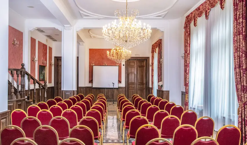 Kast�lyhotel Sasv�r Par�dsasv�r - M�rcius 15. (min. 3 �j)