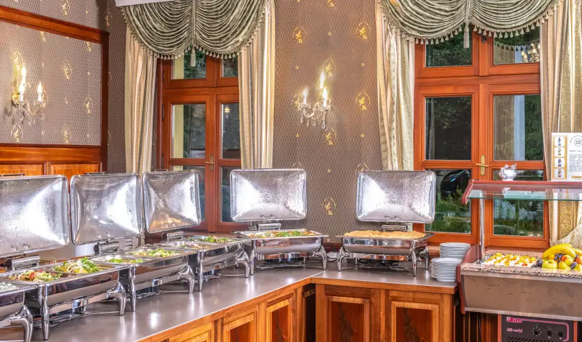 Kast�lyhotel Sasv�r Par�dsasv�r - M�rcius 15. (min. 3 �j)