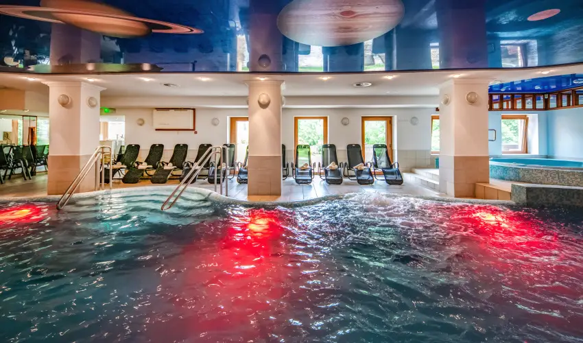 Kast�lyhotel Sasv�r Par�dsasv�r - M�rcius 15. (min. 3 �j)