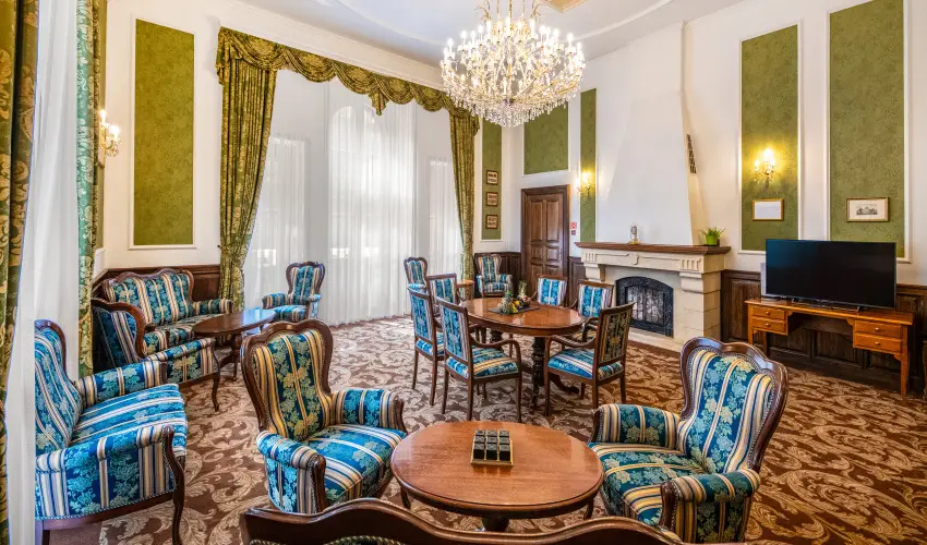 Kast�lyhotel Sasv�r Par�dsasv�r - M�rcius 15. (min. 3 �j)