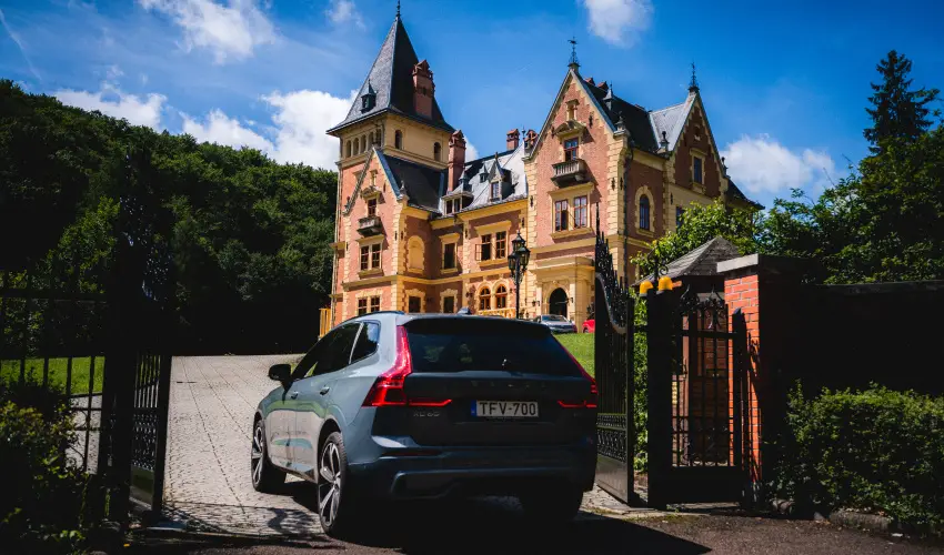Kast�lyhotel Sasv�r Par�dsasv�r - M�rcius 15. (min. 3 �j)