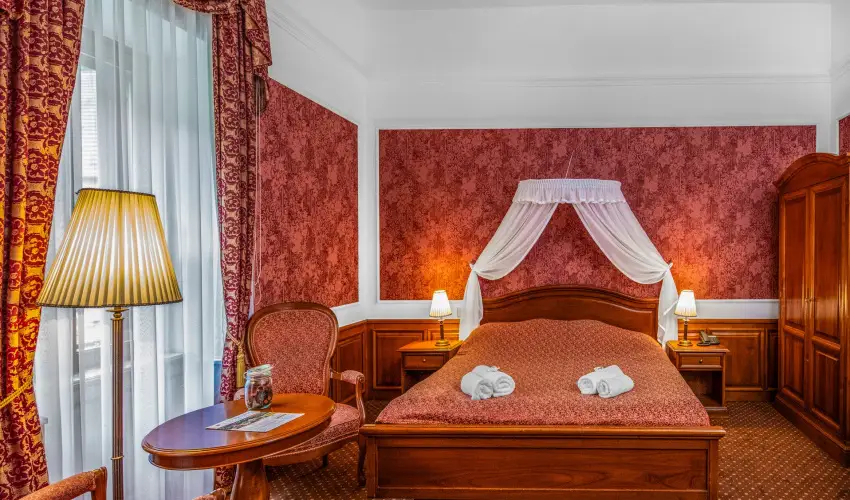 Kast�lyhotel Sasv�r Par�dsasv�r - M�rcius 15. (min. 3 �j)