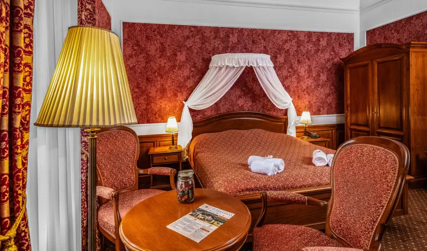 Kast�lyhotel Sasv�r Par�dsasv�r - M�rcius 15. (min. 3 �j)
