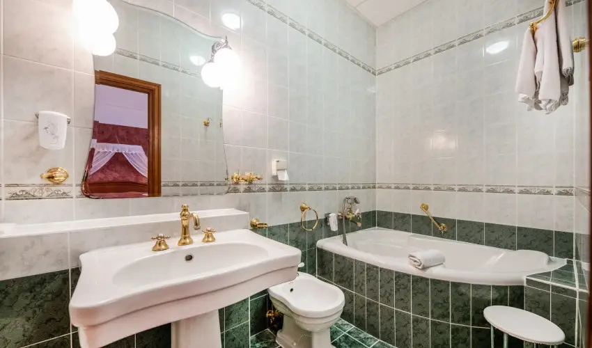 Kast�lyhotel Sasv�r Par�dsasv�r - M�rcius 15. (min. 3 �j)