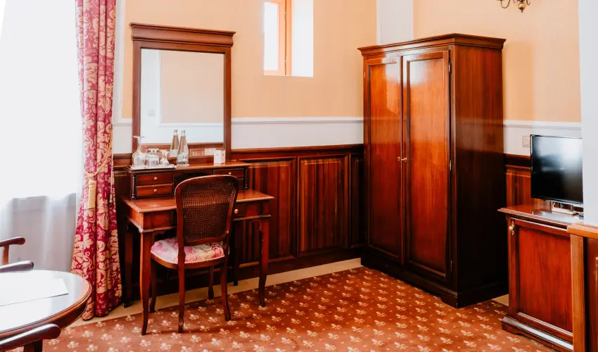 Kast�lyhotel Sasv�r Par�dsasv�r - M�rcius 15. (min. 3 �j)
