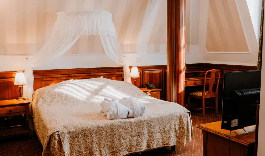 Kast�lyhotel Sasv�r Par�dsasv�r - M�rcius 15. (min. 3 �j)