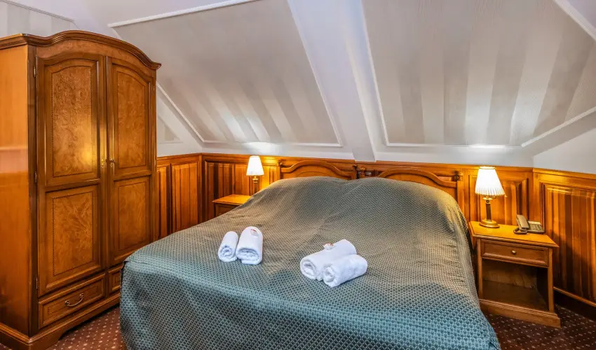 Kast�lyhotel Sasv�r Par�dsasv�r - M�rcius 15. (min. 3 �j)