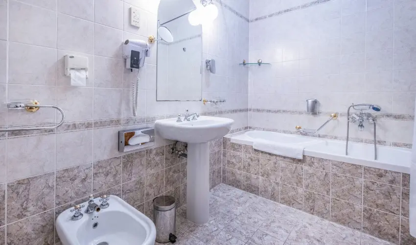 Kast�lyhotel Sasv�r Par�dsasv�r - M�rcius 15. (min. 3 �j)