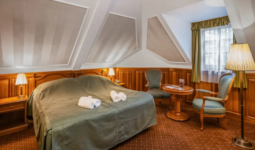 Kast�lyhotel Sasv�r Par�dsasv�r - M�rcius 15. (min. 3 �j)