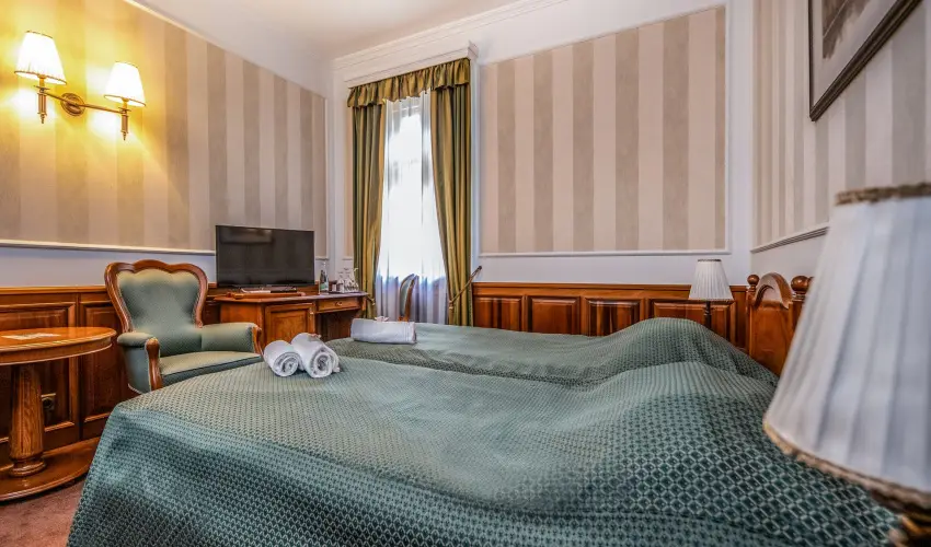 Kast�lyhotel Sasv�r Par�dsasv�r - M�rcius 15. (min. 3 �j)