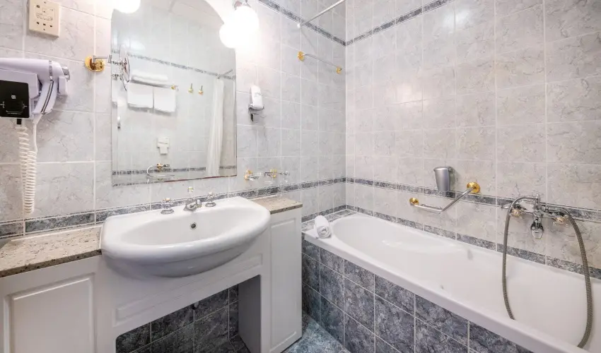 Kast�lyhotel Sasv�r Par�dsasv�r - M�rcius 15. (min. 3 �j)