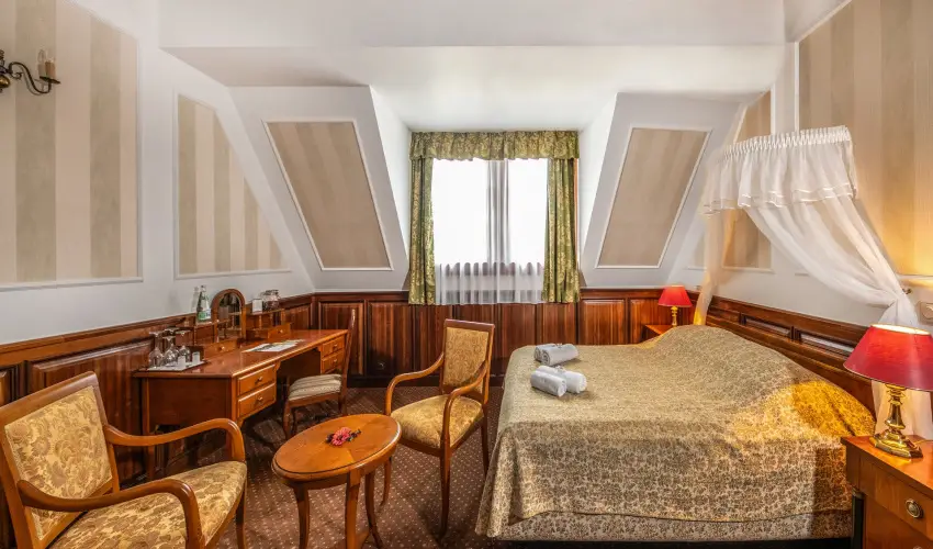Kast�lyhotel Sasv�r Par�dsasv�r - M�rcius 15. (min. 3 �j)