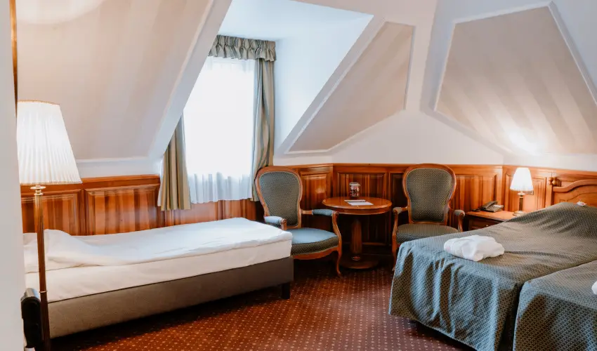 Kast�lyhotel Sasv�r Par�dsasv�r - M�rcius 15. (min. 3 �j)