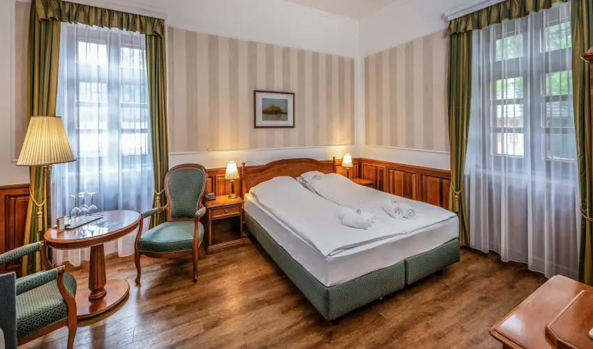 Kast�lyhotel Sasv�r Par�dsasv�r - M�rcius 15. (min. 3 �j)