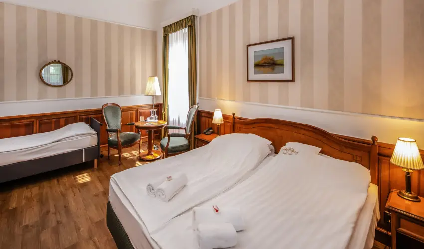 Kast�lyhotel Sasv�r Par�dsasv�r - M�rcius 15. (min. 3 �j)