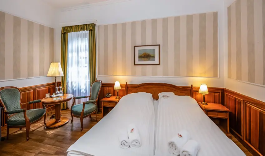 Kast�lyhotel Sasv�r Par�dsasv�r - M�rcius 15. (min. 3 �j)