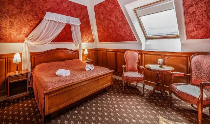 Kast�lyhotel Sasv�r Par�dsasv�r - M�rcius 15. (min. 3 �j)