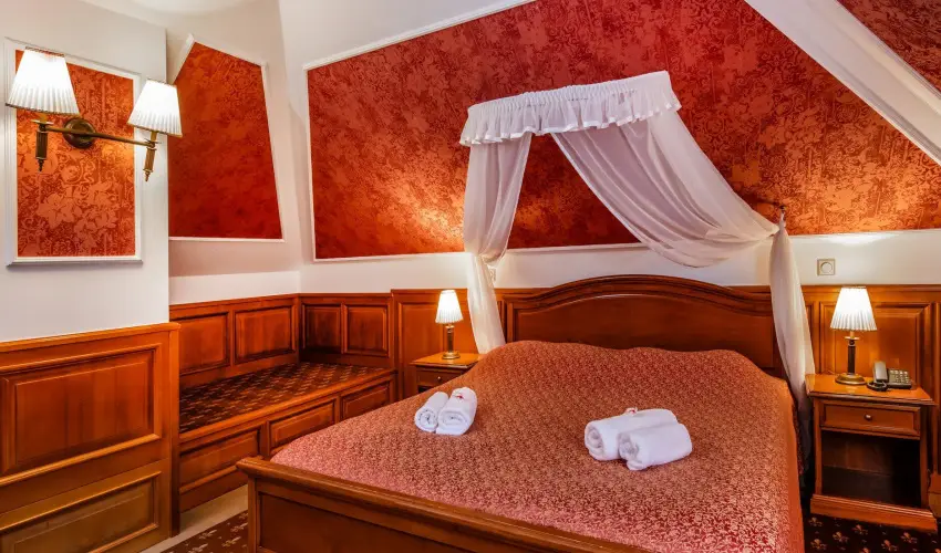 Kast�lyhotel Sasv�r Par�dsasv�r - M�rcius 15. (min. 3 �j)