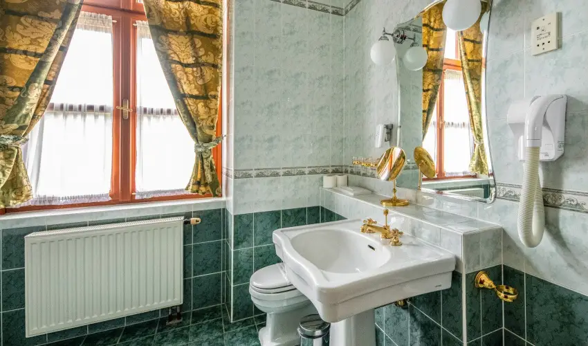 Kast�lyhotel Sasv�r Par�dsasv�r - M�rcius 15. (min. 3 �j)