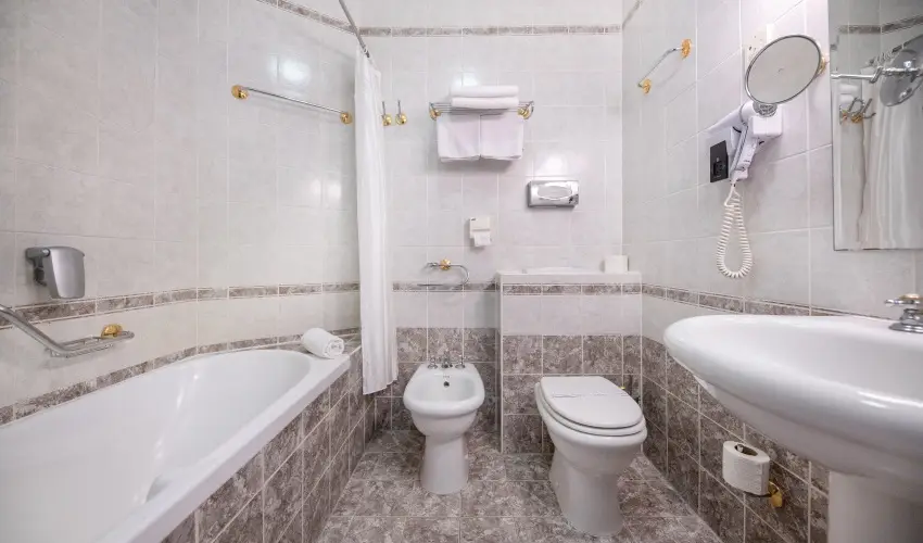 Kast�lyhotel Sasv�r Par�dsasv�r - M�rcius 15. (min. 3 �j)