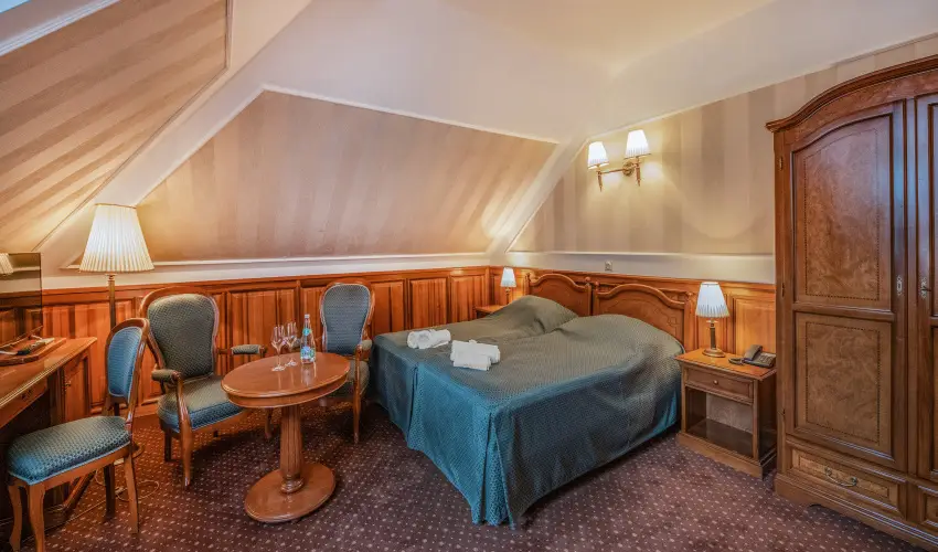 Kast�lyhotel Sasv�r Par�dsasv�r - M�rcius 15. (min. 3 �j)