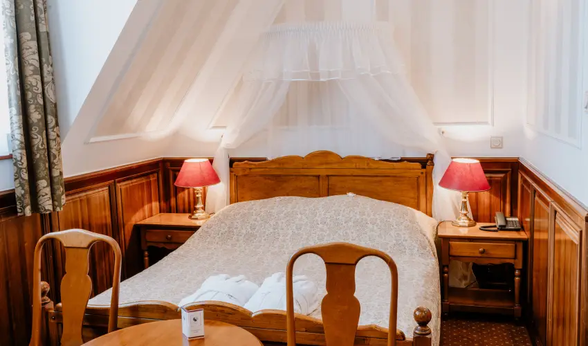 Kast�lyhotel Sasv�r Par�dsasv�r - M�rcius 15. (min. 3 �j)