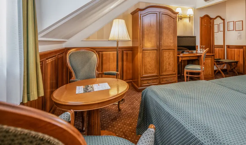 Kast�lyhotel Sasv�r Par�dsasv�r - M�rcius 15. (min. 3 �j)
