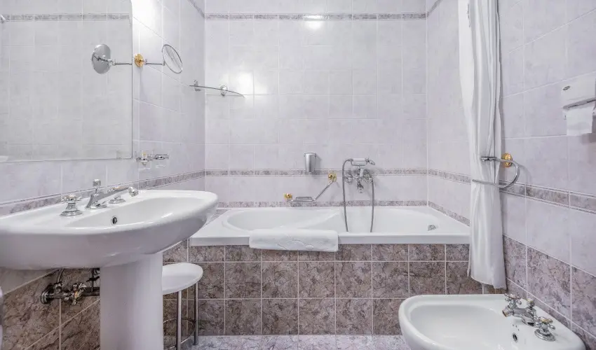 Kast�lyhotel Sasv�r Par�dsasv�r - M�rcius 15. (min. 3 �j)