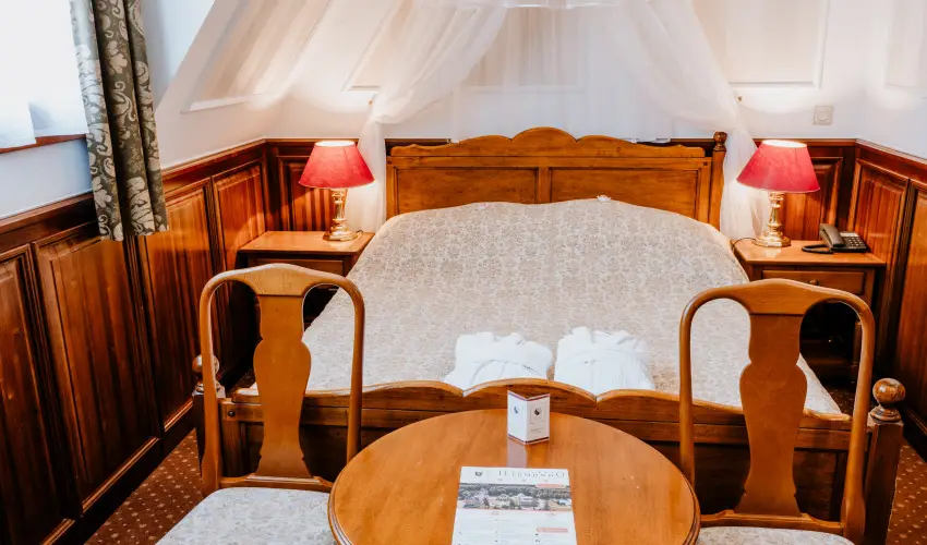 Kast�lyhotel Sasv�r Par�dsasv�r - M�rcius 15. (min. 3 �j)