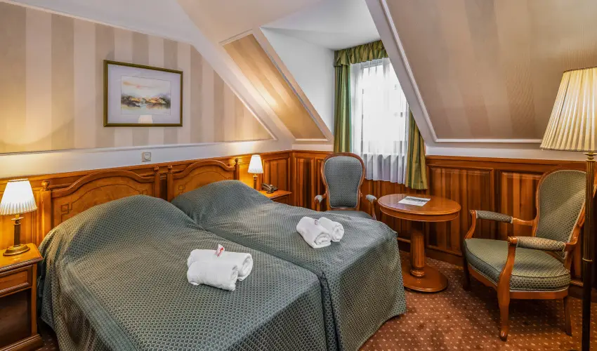 Kast�lyhotel Sasv�r Par�dsasv�r - M�rcius 15. (min. 3 �j)