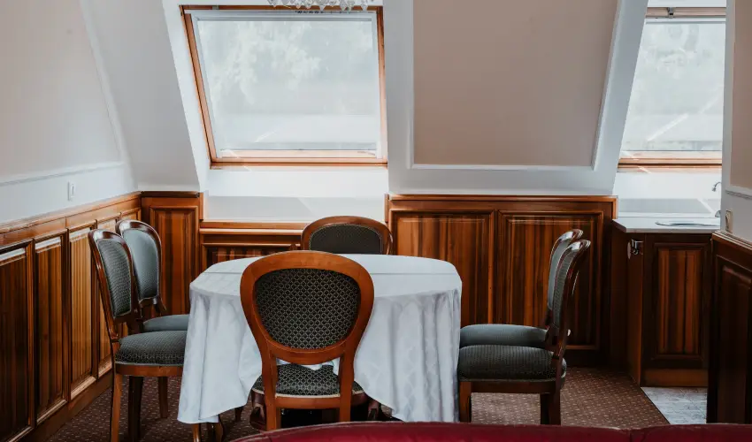 Kast�lyhotel Sasv�r Par�dsasv�r - M�rcius 15. (min. 3 �j)