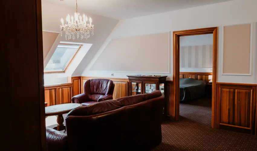 Kast�lyhotel Sasv�r Par�dsasv�r - M�rcius 15. (min. 3 �j)