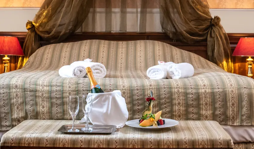 Kast�lyhotel Sasv�r Par�dsasv�r - M�rcius 15. (min. 3 �j)