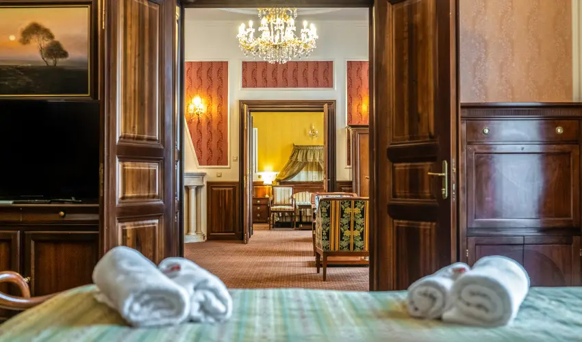 Kast�lyhotel Sasv�r Par�dsasv�r - M�rcius 15. (min. 3 �j)
