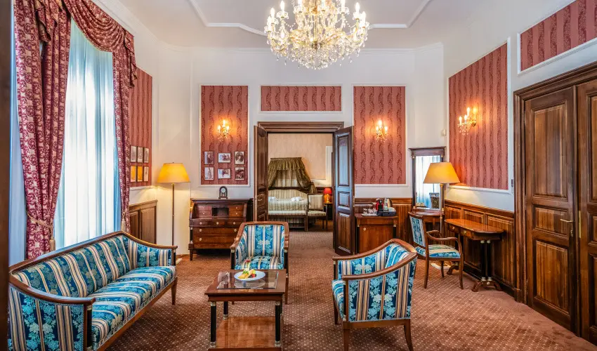 Kast�lyhotel Sasv�r Par�dsasv�r - M�rcius 15. (min. 3 �j)