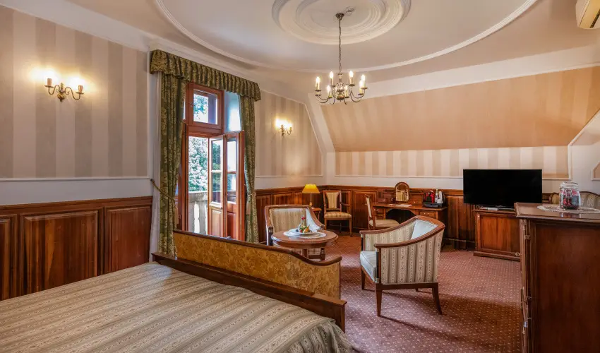 Kast�lyhotel Sasv�r Par�dsasv�r - M�rcius 15. (min. 3 �j)