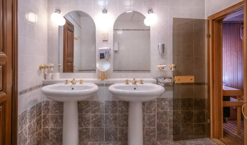 Kast�lyhotel Sasv�r Par�dsasv�r - M�rcius 15. (min. 3 �j)