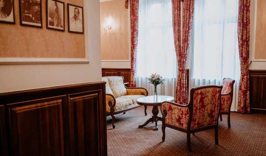 Kast�lyhotel Sasv�r Par�dsasv�r - M�rcius 15. (min. 3 �j)