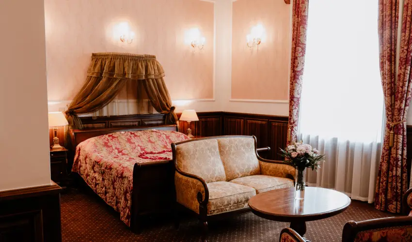 Kast�lyhotel Sasv�r Par�dsasv�r - M�rcius 15. (min. 3 �j)
