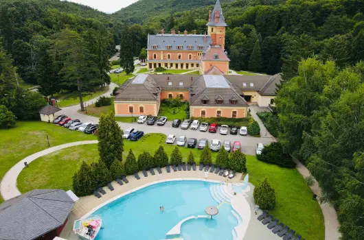 Kast�lyhotel Sasv�r - M�rcius 15. (min. 3 �j)