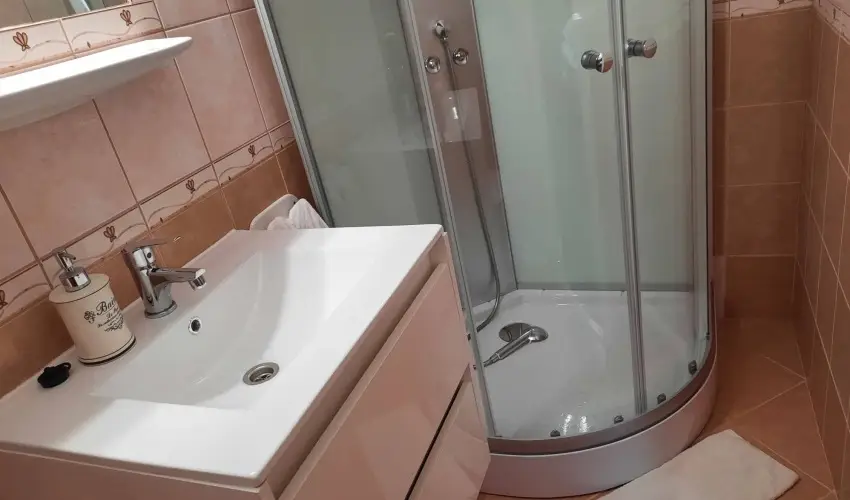 K�k Laguna Wellness Apartmanok Egerszal�k - M�rcius 15.