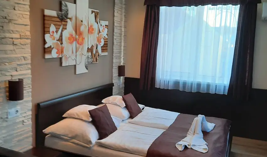 K�k Laguna Wellness Apartmanok Egerszal�k - M�rcius 15.