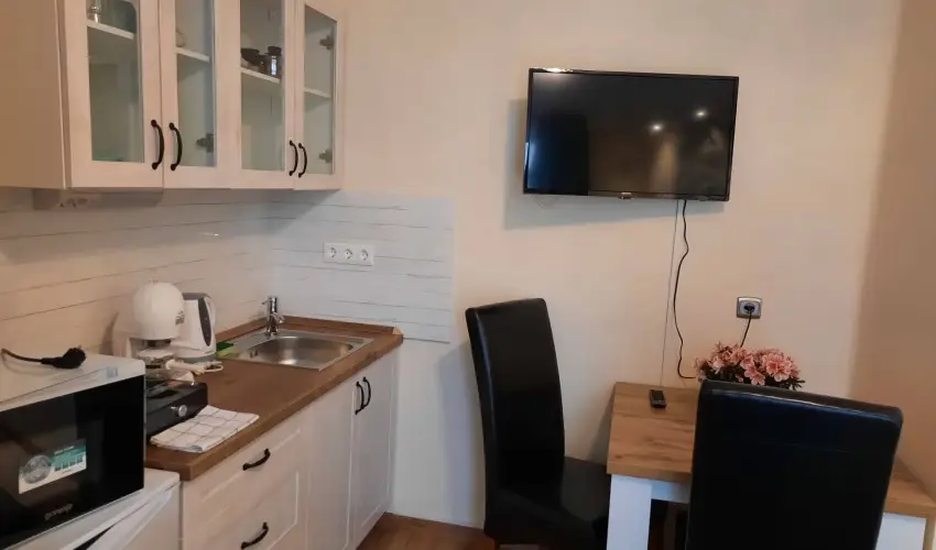 K�k Laguna Wellness Apartmanok Egerszal�k - M�rcius 15.