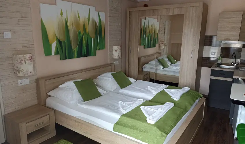 K�k Laguna Wellness Apartmanok Egerszal�k - M�rcius 15.