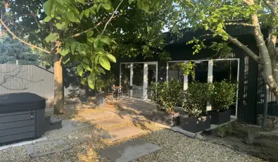 K�kmad�r Vend�gh�z Homokm�gy