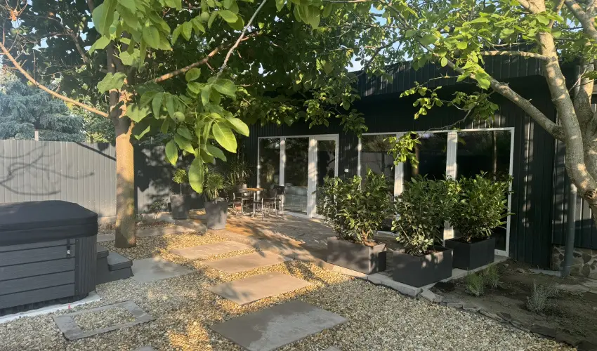 K�kmad�r Vend�gh�z Homokm�gy - M�rcius 15.