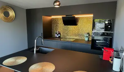 K�kmad�r Vend�gh�z Homokm�gy