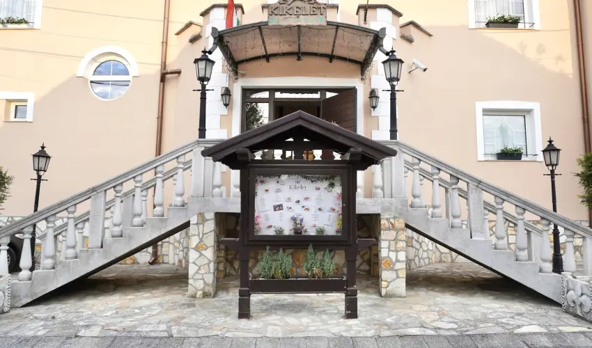 Kikelet Club Hotel Miskolctapolca - M�rcius 15. (min. 3 �j)