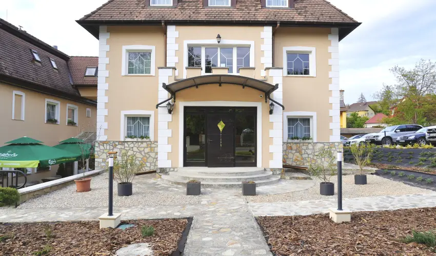 Kikelet Club Hotel Miskolctapolca - M�rcius 15. (min. 3 �j)